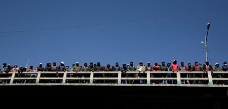 Versammlung von Lehrern an einem Blockadepunkt in El Alto am ver...