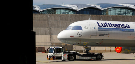 Das Management der Lufthansa will die Krisenlasten den Beschäfti...
