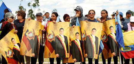 Unterstützer von Rafael Correa verabschieden den Expräsidenten u...