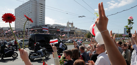 In Minsk nahmen die Menschen am Samstag von Alexander Taraikowsk...
