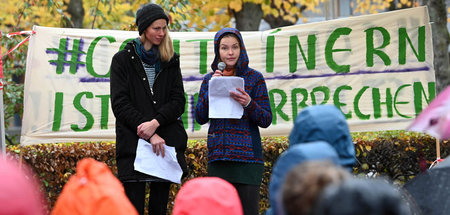 Die Studentinnen Caro (l.) und Franzi hatten vor dem Verfassungs...