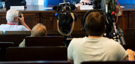Ohne dpa undenkbar: RKI-Pressekonferenz im April mit wenigen zug...