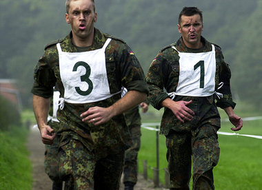 Fit für nächsten Krieg: Reservisten der Bundeswehr Fit für nächsten Krieg: Reservisten der Bundeswehr