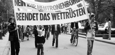 Groß und Klein für Frieden: Demonstration zur Beendigung des Wet...