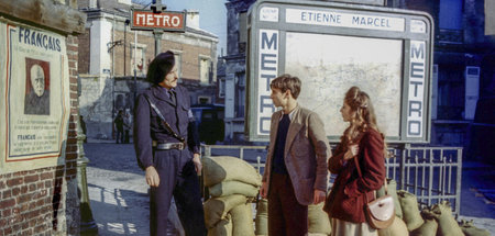 Paul versucht mit Jeanne zu fliehen: »Die Verfolgten«