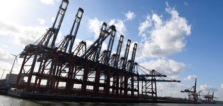 Im Hamburger Hafen sind in diesem Jahr weniger Schiffe eingelauf...