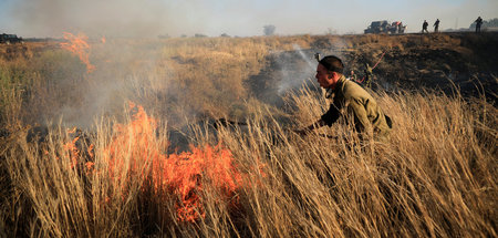 Israelische Soldaten mal anders: Feuer löschen statt entfachen (...