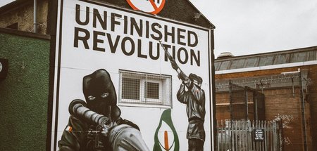 »Unvollendete Revolution«: Wandbild am Hauptsitz der linksrepubl...