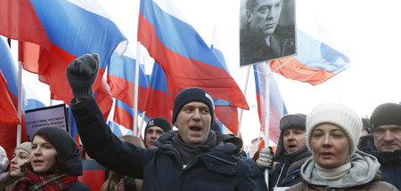 Alexej Nawalny inmitten einer Demonstration in Moskau (25.2.2018...