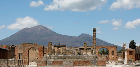 Hier in den Ruinen des alten Pompejis sucht Wallats Protagonisti... Hier in den Ruinen des alten Pompejis sucht Wallats Protagonisti...