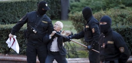 Einsatzkräfte am Platz der Unabhängigkeit im Zentrum von Minsk a...