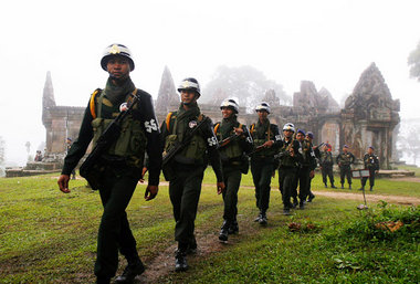 Kambodschanische Soldaten vor dem Tempel von Preah Vihear