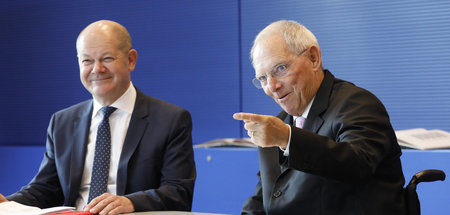 Brüder im Geiste: Olaf Scholz und Wolfgang Schäuble stehen auf K...