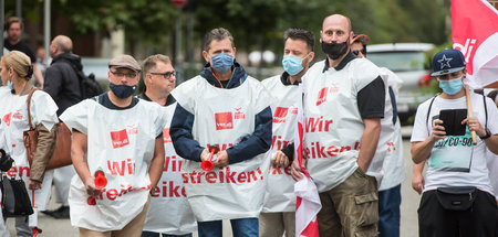 Gewerkschaften streiken für die Einführung von Tarifverträgen in...