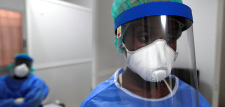 Eine Mitarbeiterin des »Institute for Health Research Epidemiolo...