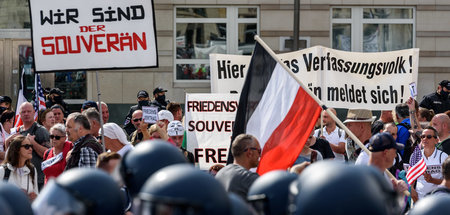 Die Fahnen der »Reichsbürger« waren auf der Demo am 29. August 2...