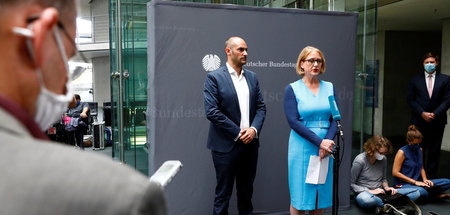 Die Abgeordneten der Grünen, Lisa Paus (r.) und Danyal Bayaz, na... Die Abgeordneten der Grünen, Lisa Paus (r.) und Danyal Bayaz, na...