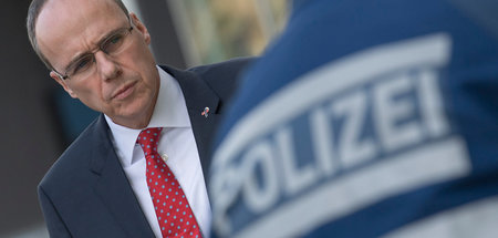 Blickt offenbar kritischer auf die Polizei in Hessen: CDU-Innenm...