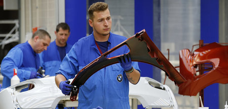 Ungewisse Zukunft: Arbeiter im Werk von BMW in Leipzig
