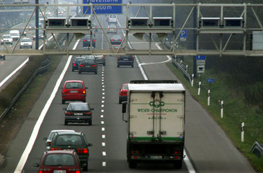 Mauterfassungsstelle bei Stolpe (Brandenburg). Lkw ohne Partikel... Mauterfassungsstelle bei Stolpe (Brandenburg). Lkw ohne Partikel...