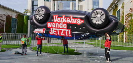 Autogipfel_Protest_66579821.jpg