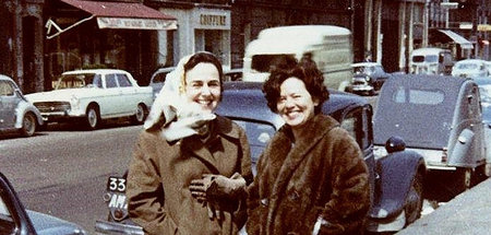 Anne-Lise Stern (links) um 1960 mit ihrer Cousine Suzy in Paris