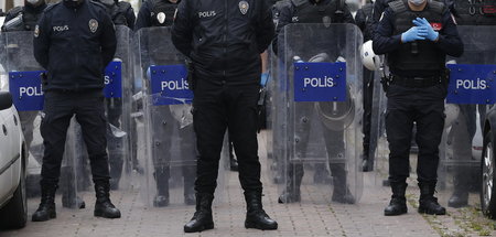 Türkische Polizisten blockierten am 1. Mai dieses Jahres in Ista...