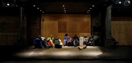 Kapitalistische Krisen machen obdachlos: Ein Leben unter der Brü...
