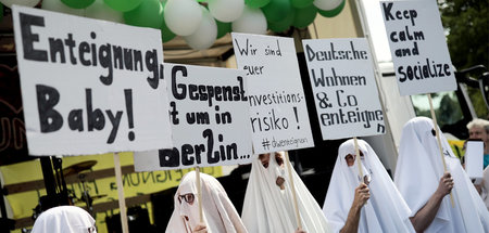 Demonstration der Initiative »My Gruni« im Berliner Grunewald (1...