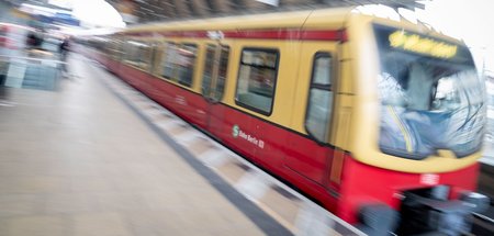 S_Bahn_in_Berlin_65402427.jpg