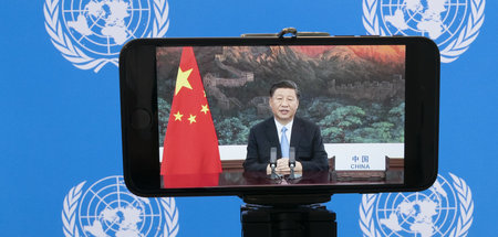 Chinas Staatschef Xi Jinping spricht am Dienstag während der Vid...