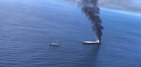 Sri_Lanka_Ship_Fire_66589538.jpg