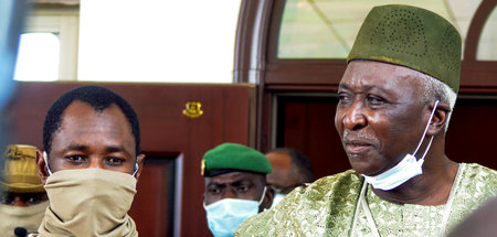 Am Freitag vereidigt: Malis Interimspräsident Bah N'Daw (r.) und...