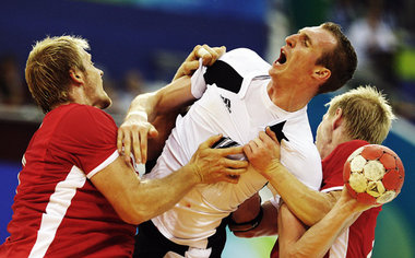 Das tat weh: Auch Handball-Weltmeister Deutschland muß nach Haus...