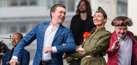 »Beitrag zur Völkerfreundschaft«: Michael Turezky mit Kollegen a...