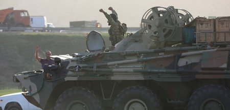 Fühlen sich ihrer Sache sicher: Aserbaidschanische Truppen auf d...