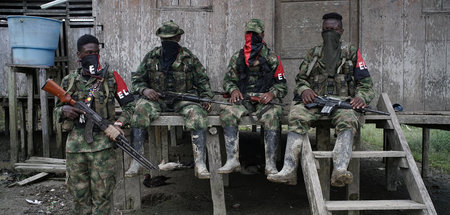 Kämpfer der ELN ruhen sich in der Nähe des Río San Juan aus (31....
