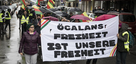 Demonstration für die Freilassung von Abdullah Öcalan aus türkis...