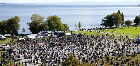 Für eine Menschenkette rund um den Bodensee reichte es dann doch... Für eine Menschenkette rund um den Bodensee reichte es dann doch...