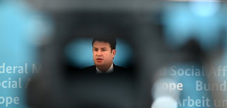 Hubertus Heil (SPD) gesteht den Beschäftigten immer nur ein biss... Hubertus Heil (SPD) gesteht den Beschäftigten immer nur ein biss...