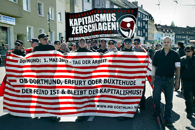 Seit mehreren Jahren marschieren Neonazis am 1. Mai, hier 2007, ... Seit mehreren Jahren marschieren Neonazis am 1. Mai, hier 2007, ...