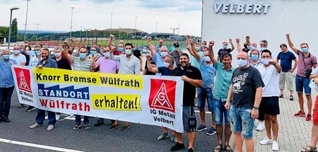 Protestzug Beschäftigter des Wülfrather Knorr-Bremse-Werks ins b...