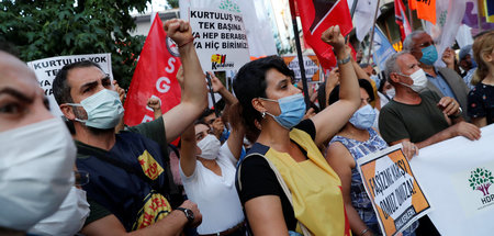 Protest gegen die Razzien vom vergangenen Monat, als mehr als 80...