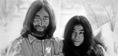 Da noch sehr »macho«: John Lennon und seine Lebensretterin Yoko ...