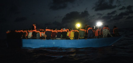 Migranten aus Ägypten, Marokko, Somalia und Sierra Leone werden ... Migranten aus Ägypten, Marokko, Somalia und Sierra Leone werden ...
