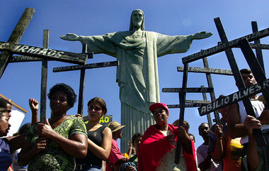 Landlose in Brasilien verbinden ihren Glauben mit fundierter Kap...