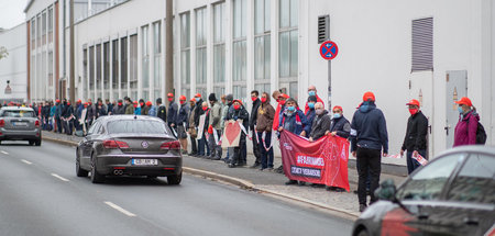 Solidarisches Band: IG Metaller organisieren Menschenkette gegen...