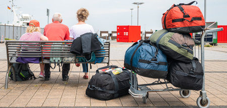 Reisefreiheit demnächst Thema im Bundestag: Touristen warten am ...
