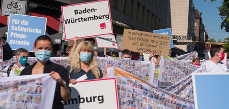 Demonstranten protestieren im Rahmen der Gesundheitsministerkonf...