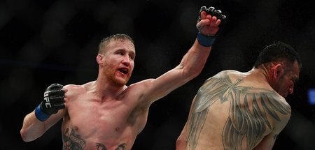 Das sollen zehn Prozent weniger Intensität sein? Justin Gaethje ...
